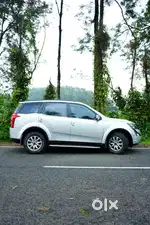 Mahindra XUV500 2015