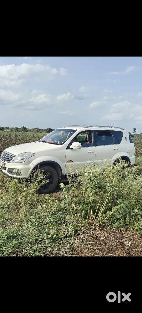Mahindra Rexton 2013 Diesel 95000 Km Driven 4x4 neat condition