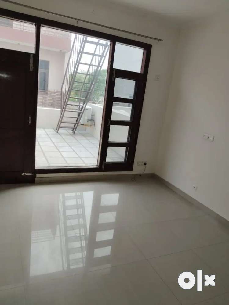 2-bhk semi furnished for rent sector 79