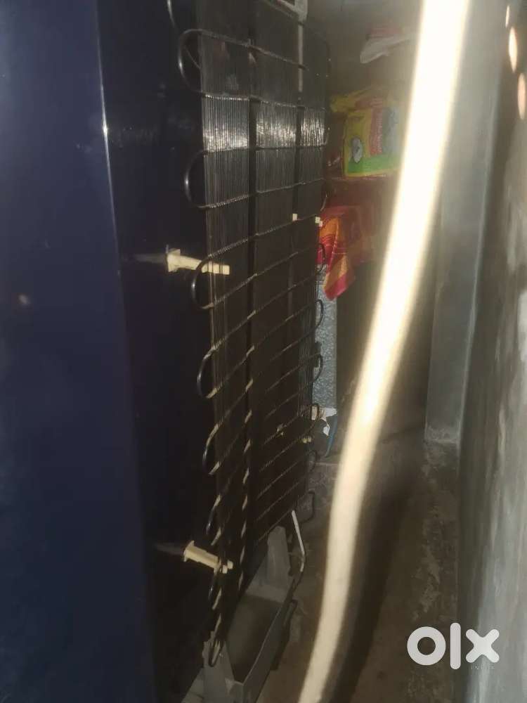 Whirlpool refrigerator 210l