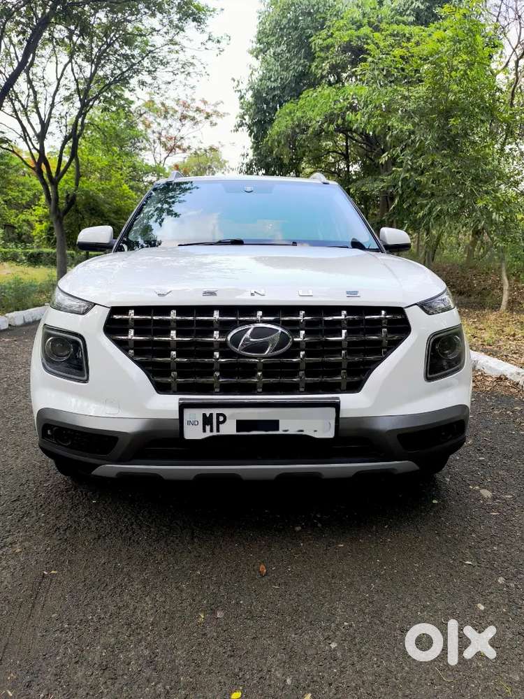 Hyundai venue diesel big sunroof first owner brand new condition