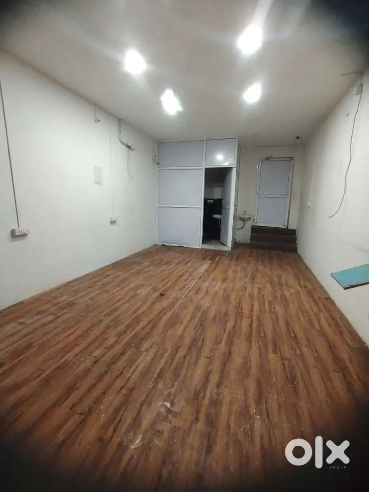 Prime location shop for rent best for restaurant lcafe / fast food