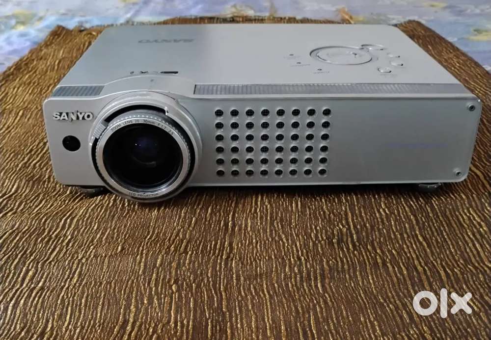 Projector PRO 30MM Zoom( 6,000 ), UPS..700, Pen camera..1,000