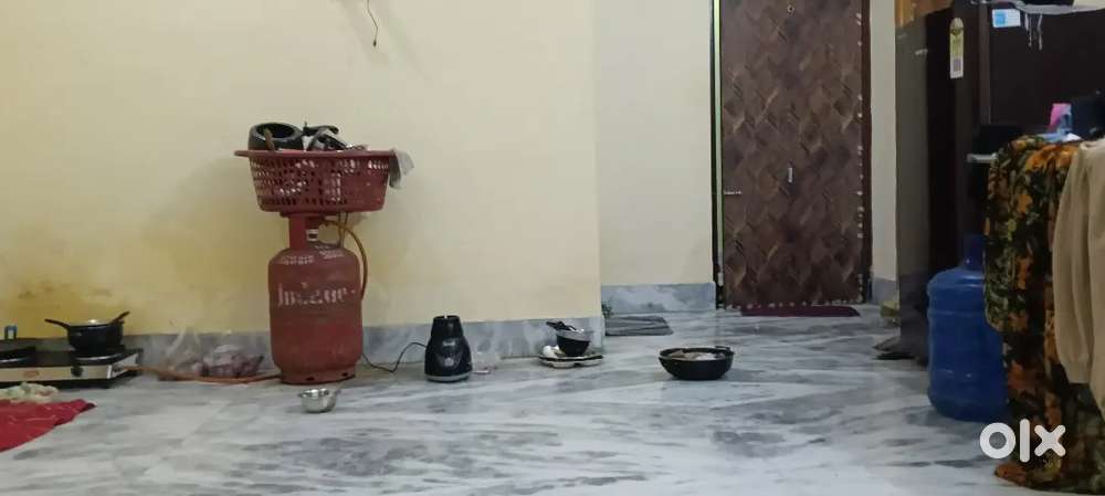 Girls roommate  working women ya study krti ho chlega