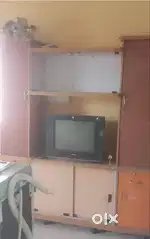 Samsung ultra slim TV with show case