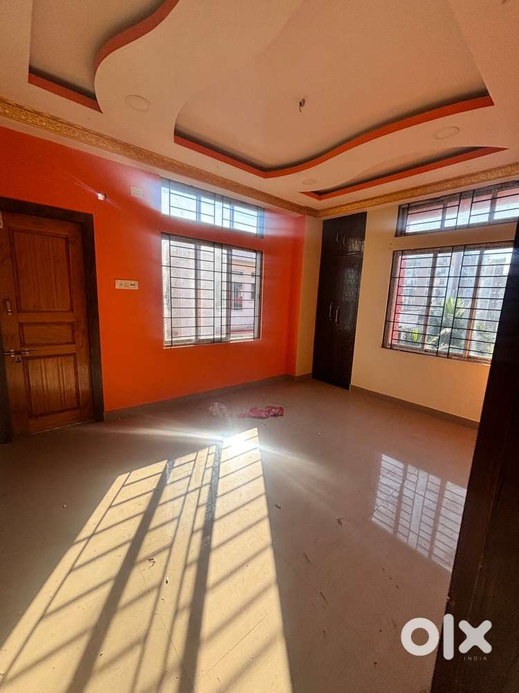 A 3 bhk flat with lift and bo complain of water supply and elect