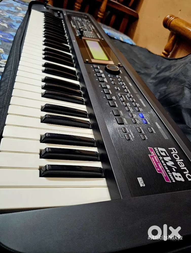 Roland GW-8 Workstation – Excellent Condition  Adapter & Bag