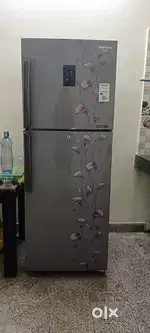 required female flatmate