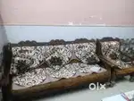 Sofa set Sagwan ka hai.