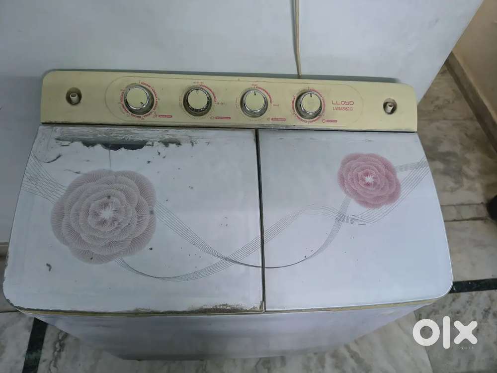 Llyod semi-automatic washing machine (8.2 KG)