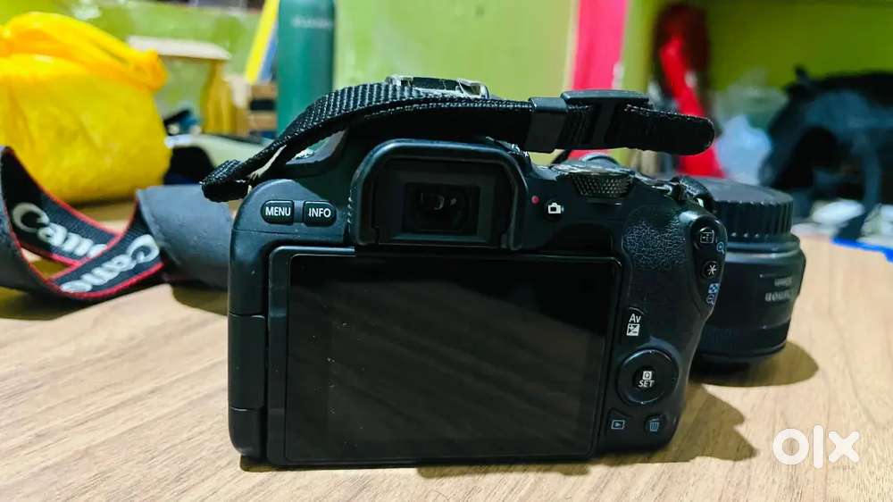 Selling canon eos 200D with 2 lens for only 35000