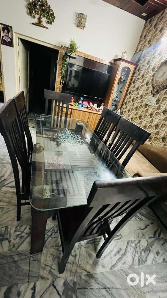 Dining table with 6 chair and dressing table