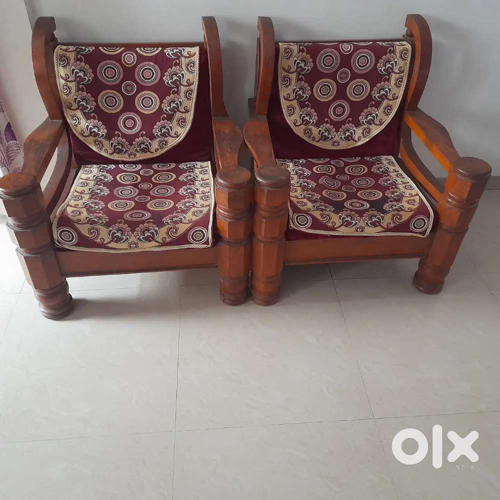 Sofa good Condition Tak wood 100%