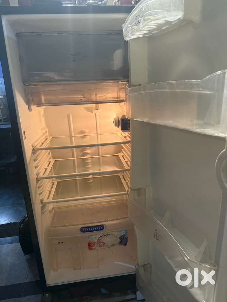 Samsung 5 star refrigerator 230 litre for sale