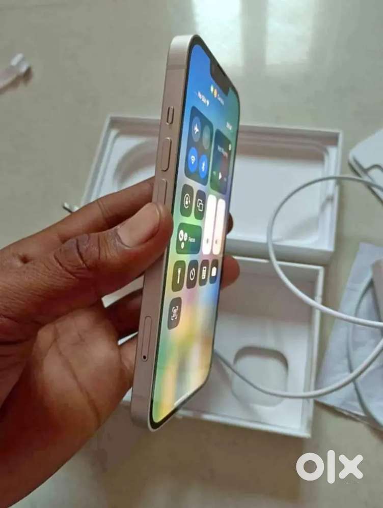 I phone 13 5g Bill Box charger good condition