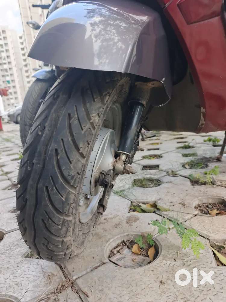 ट्यूब टायर दोनों साइड के नये है फुल सर्विसिंग है अभी तक 25373 km चली