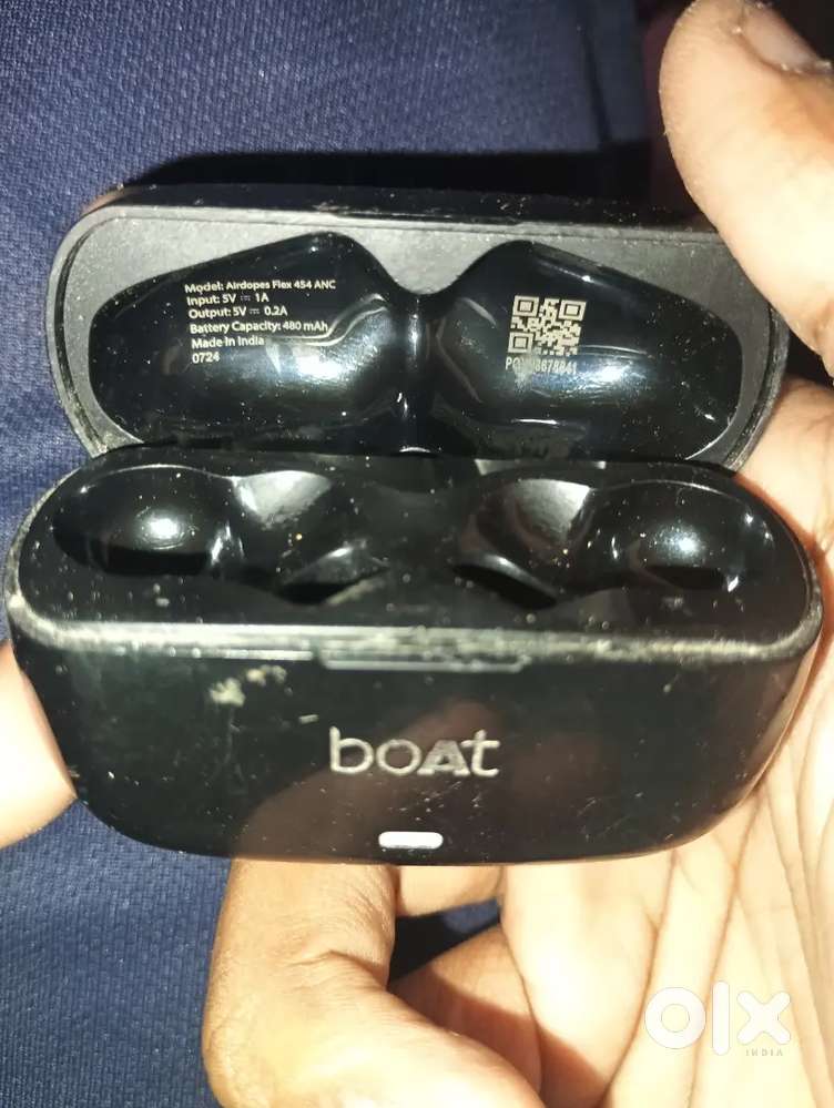 Boat bluetooth earbuds