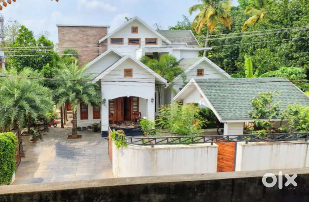 POSH HOUSE FOR SALE AT CHATHANOOR,.