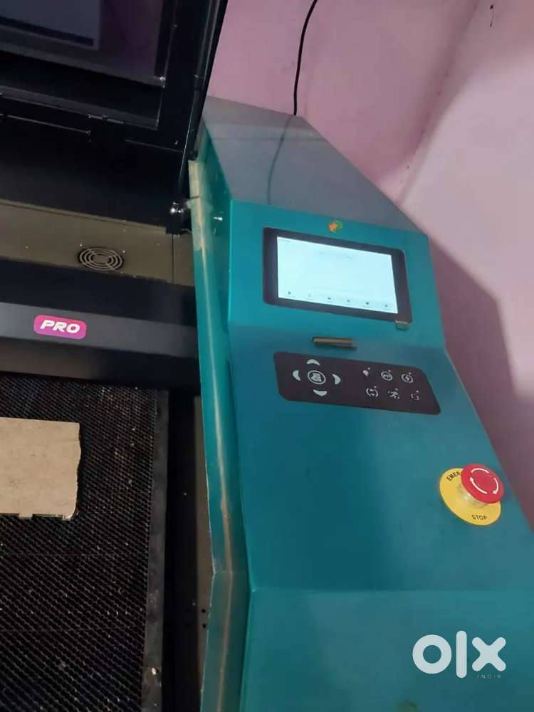Laser CO2 cutting 130w machine bet size.4/3  only 8month machine