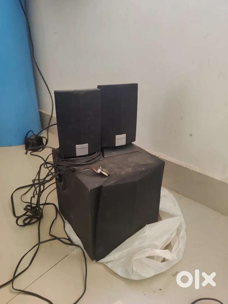 Creative 2.1 speaker selling for cheap