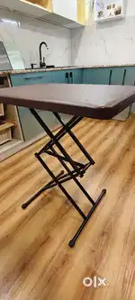 Folding table