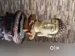 Buddha busk statue