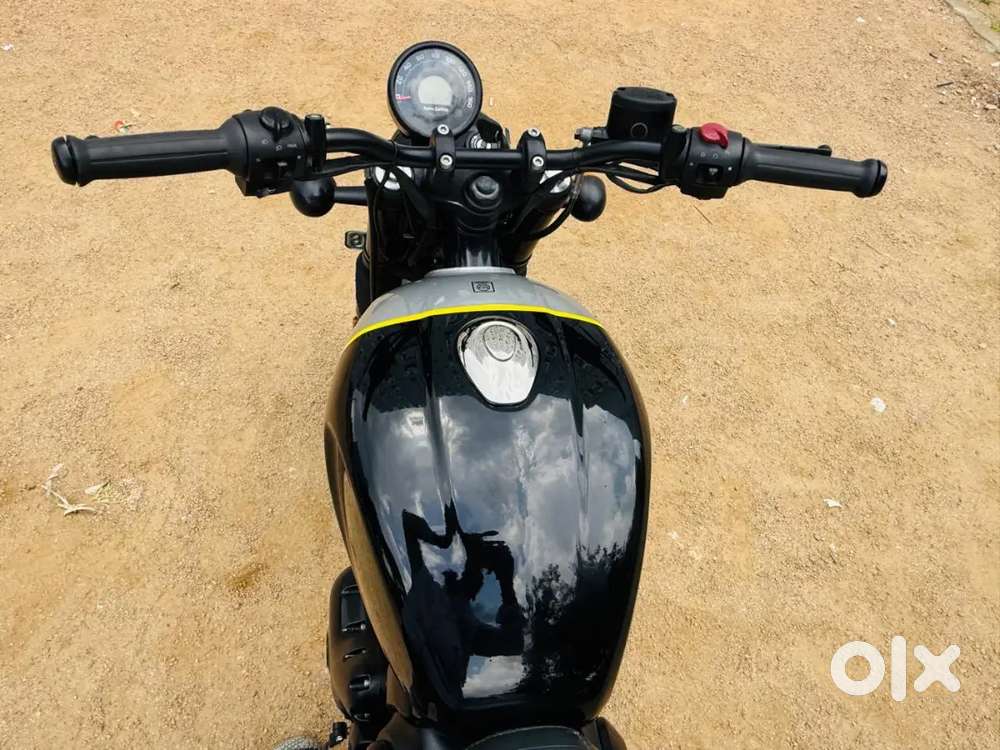 Royal Enfield hunter 350 top model rebel black colour