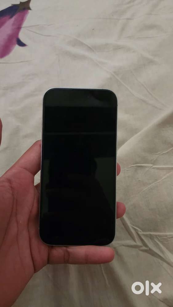 Iphone 15 bluish white color