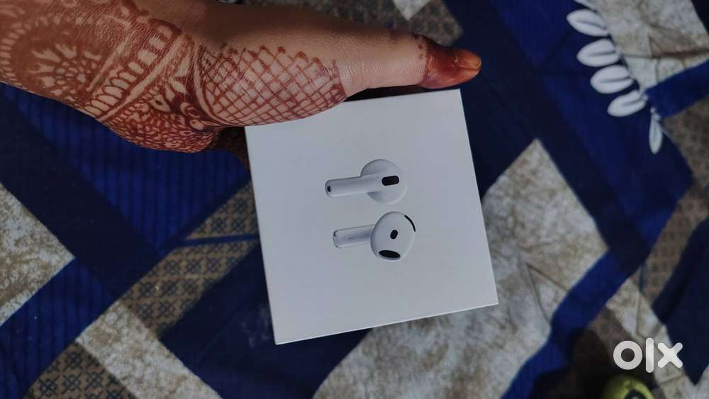 Model 4 new airpods brand apple