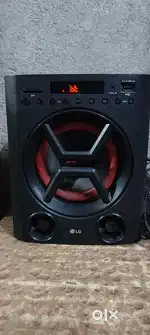 SPEAKERS HOME THEATRE