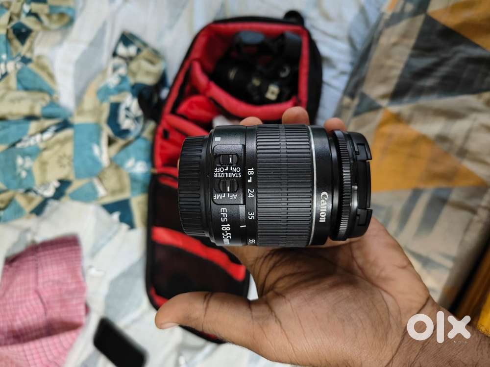 Canon 1300 d available