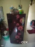 Lloyd new fridge  in warranty 3 star 1.5 years youse hu hai