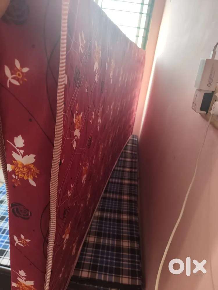 Bed and mattress rs 1300 location shapporji k37 block