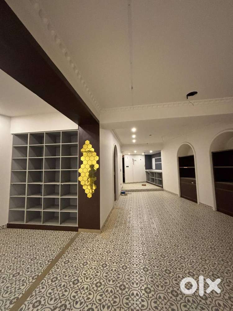 1000 sq.ft Commercial Space  Vytilla Bypass  First Floor