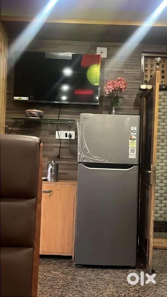 Sell tv LG 42 inch..nd fridges LD 280liter nd karako music system
