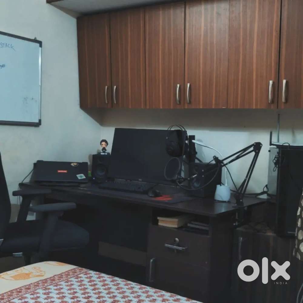 Computer table with a drawer and a shelf