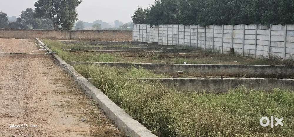 35 lakh mei 100 gaj plot on road, noida extension.