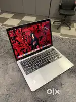 Apple MacBook Pro / i7 / 32GB / 512GB / 2.3Ghz / Touch Bar / Warranty