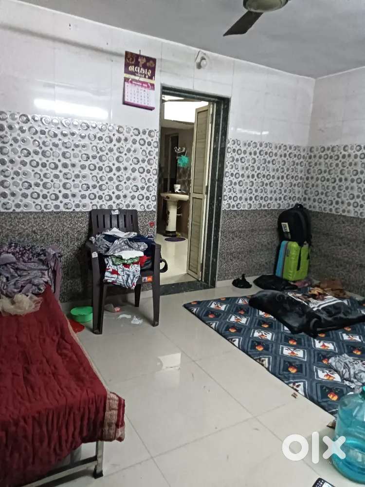 Female for room sharing