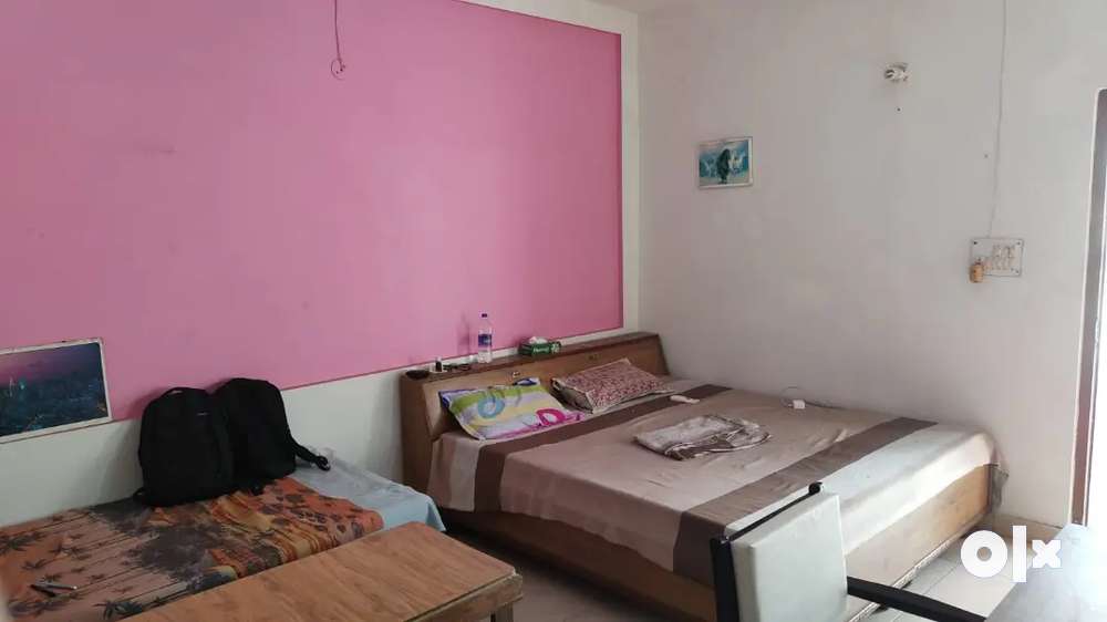 Fully furnished AC accomodation for working individuals, Radha Garden