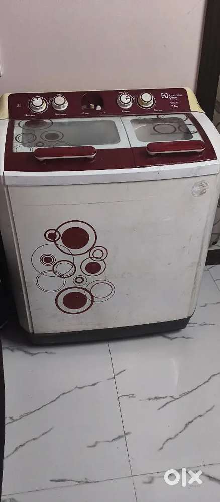 Semi automatic washingmachin. Good condition