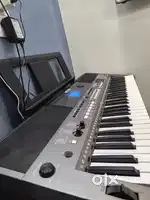 Yamaha PSR I400 Keyboard Piano with Stand