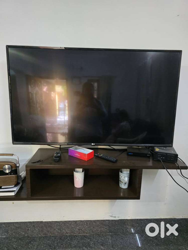 Move out sale 10+ items: Sofa set Dining set, TV, bed+mattress