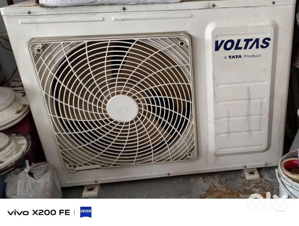 Voltas A c h 2 ton ka new h chala bhi kam