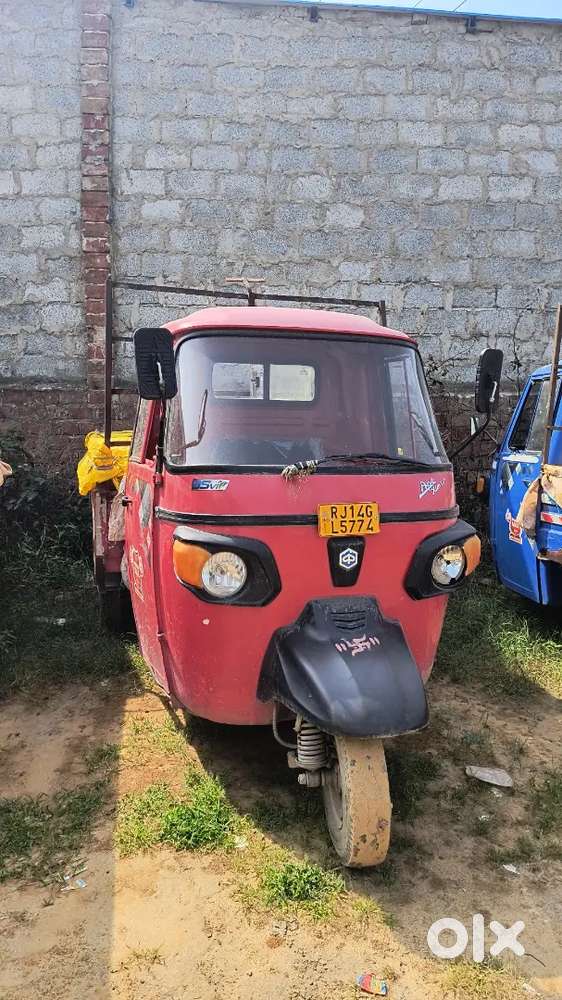 2020 modal piaggio loading vehicle