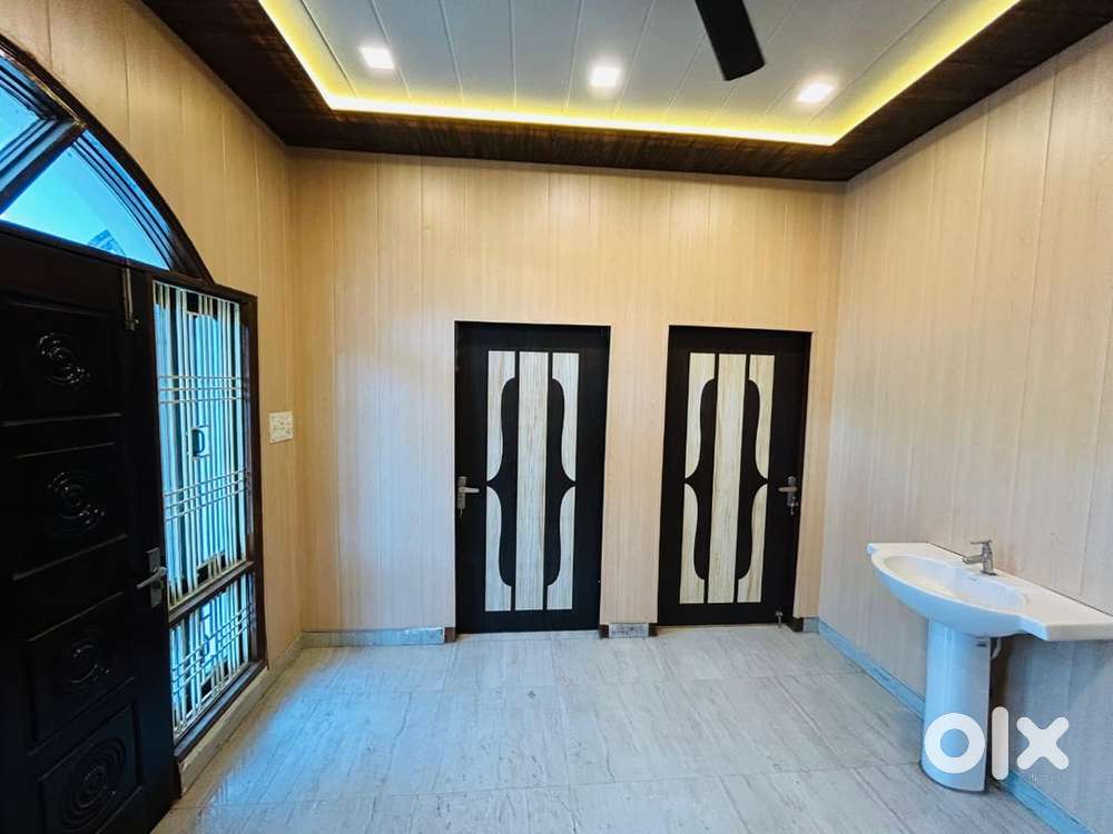 Ravi Properties Manduadih 2bhk semifurnished flatfor Rent in Chitaip