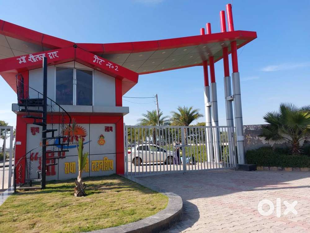 अबआप श्रीधाम बरसाना मे अपना मनपसंद बना बनाया फ्लैट/घर खरीद सकते हे