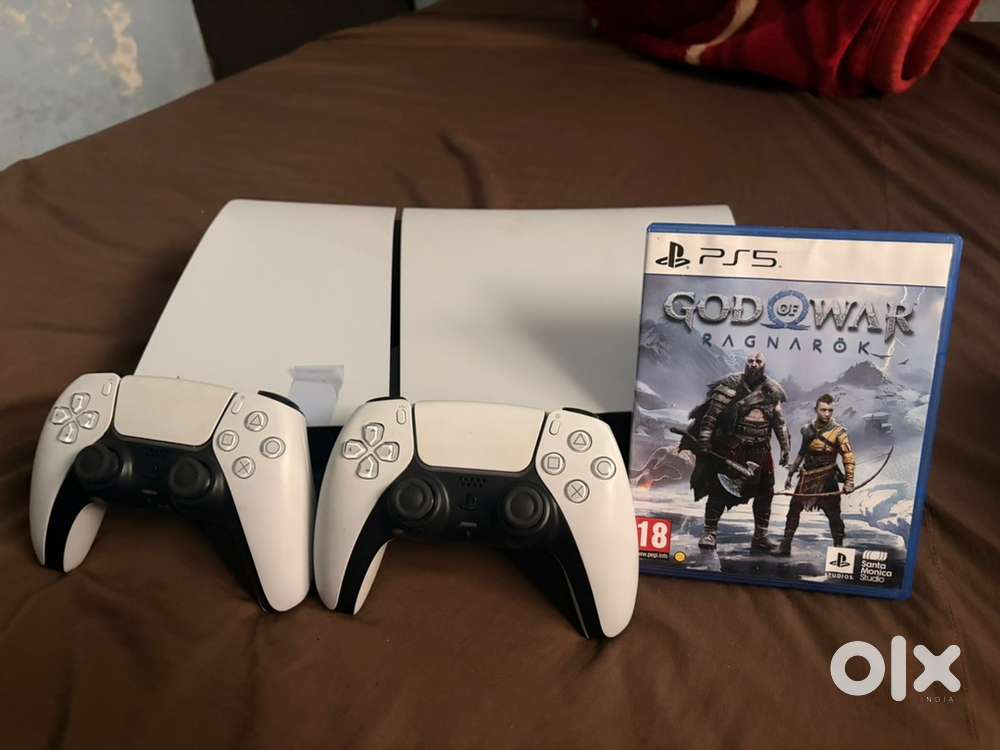 Ps5 slim disc 1 TB under waranty only 1 month used