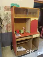 Computer table with showcase