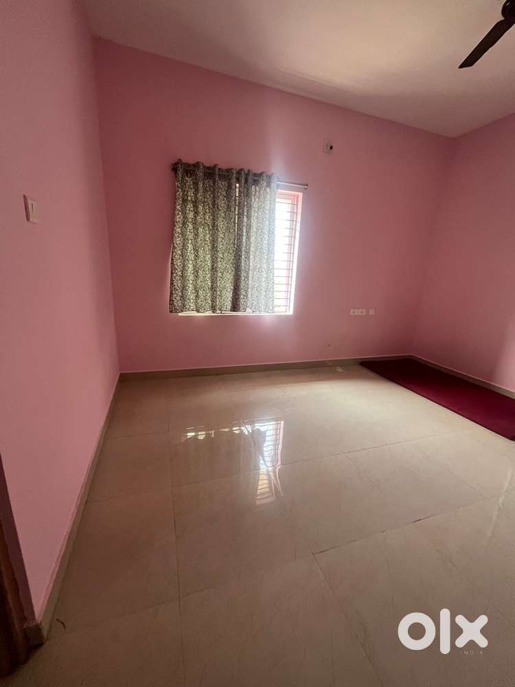 Need a decent female roommate for room sharing